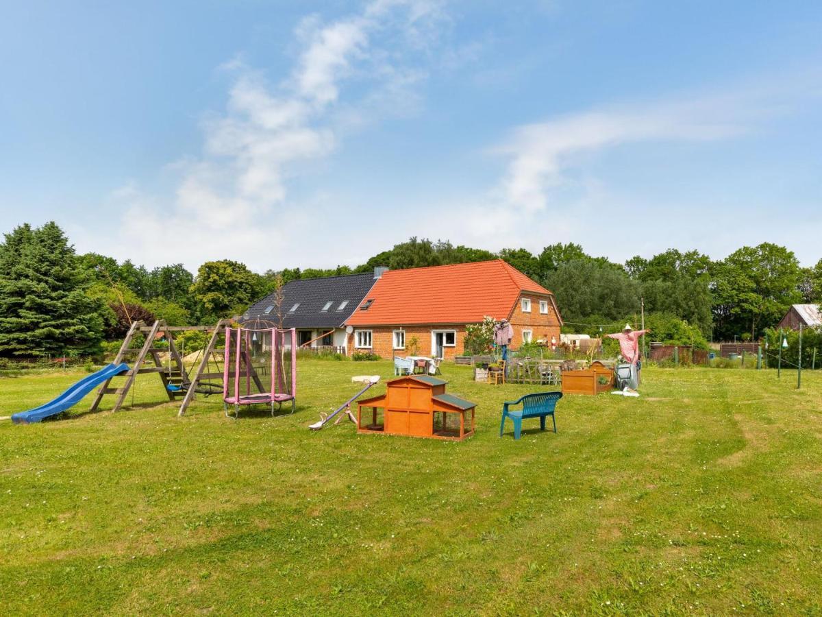 Snug Holiday Home In Divitz Spoldershagen Near Skydiving Zewnętrze zdjęcie